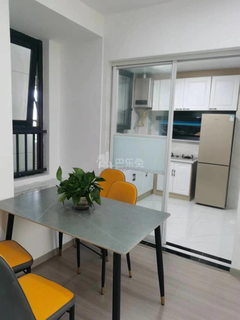 四季都会·荣万月城名邸14811309客厅图3