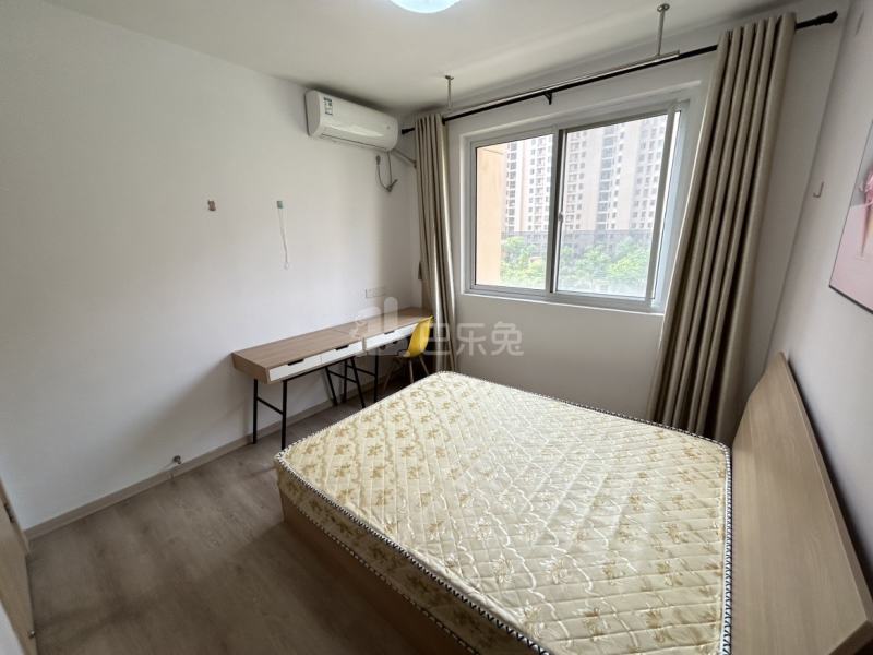 金海华城康平佳苑14843819客厅图1