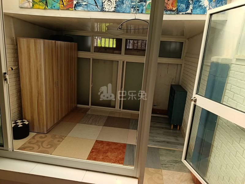 殷高路150弄小区1501177客厅图4