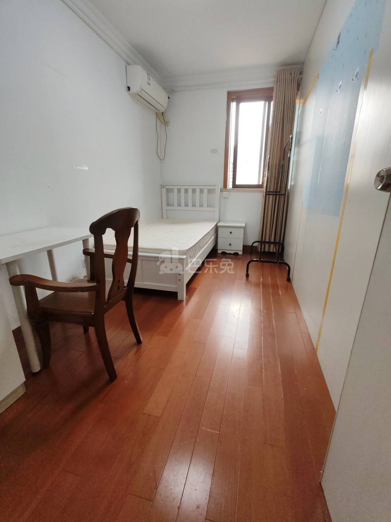 虹叶花苑15032141卧室图0