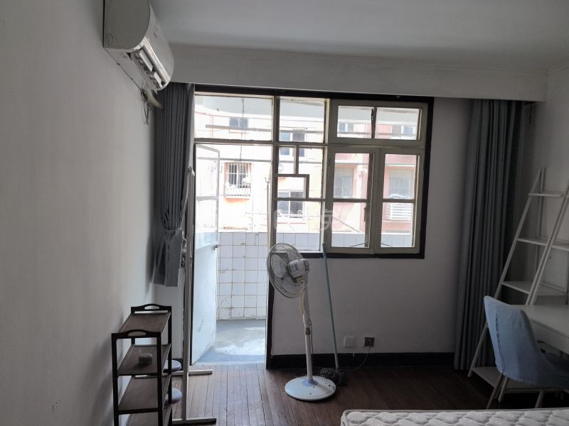 西环三村（莘潭路590弄）15034066卧室窗户图8