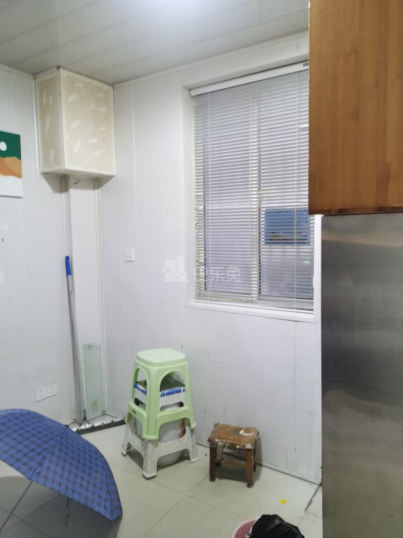 镇宁路465弄小区15079946卧室图1