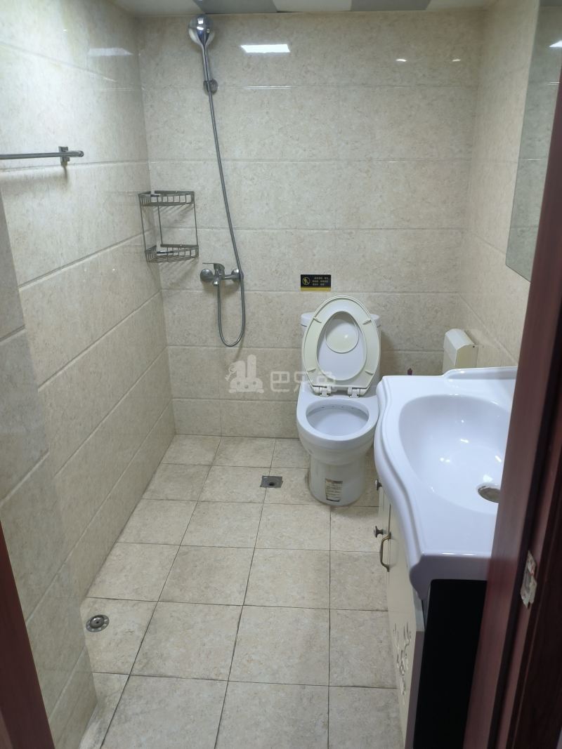 新虹桥明珠花园15082511卫生间图7