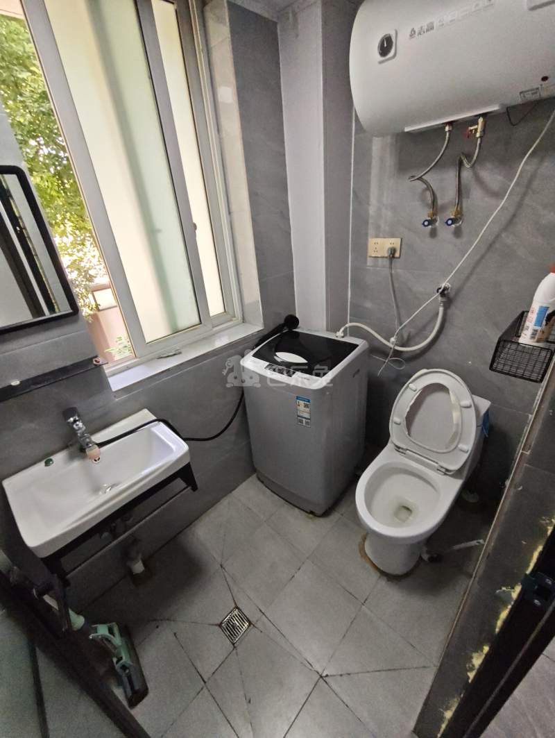 集善新村15167400卫生间图5