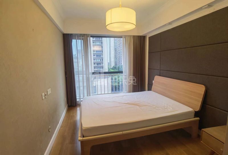 龙湖滟澜山二期澜轩15186456卧室图6