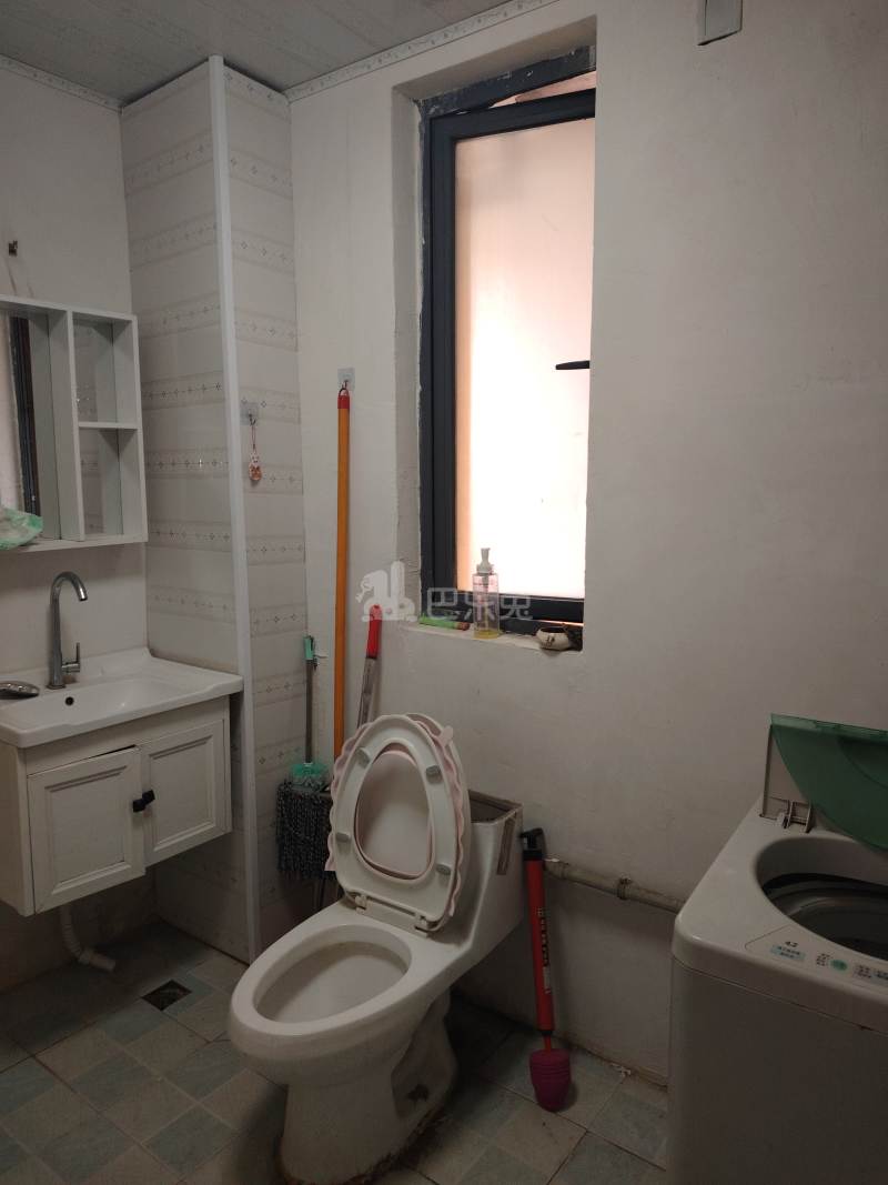 鑫苑国际城市花园15186710卫生间图7