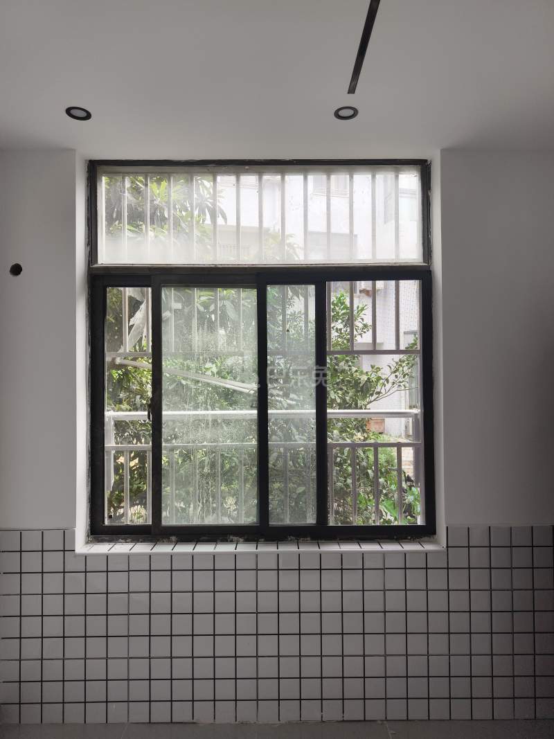 西郊家园（青浦）15195366卧室窗户图6