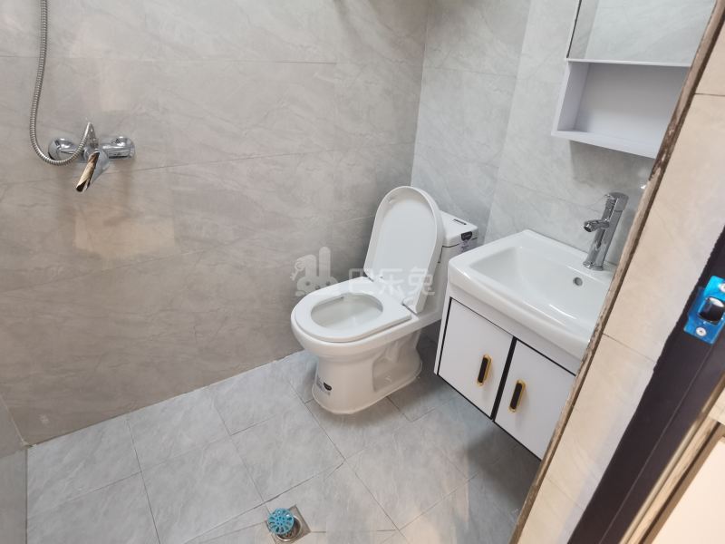 翁梅新苑三区15255515卫生间图7