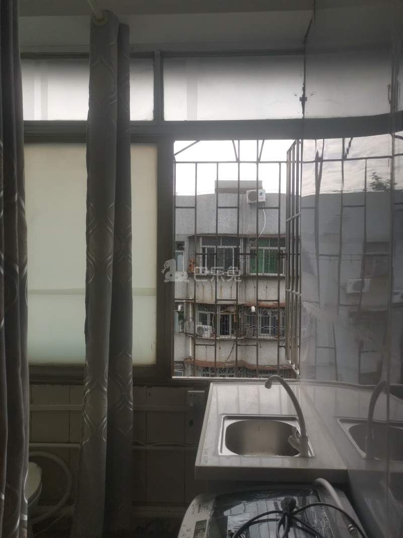 月亮湾花园15332453卧室窗户图6