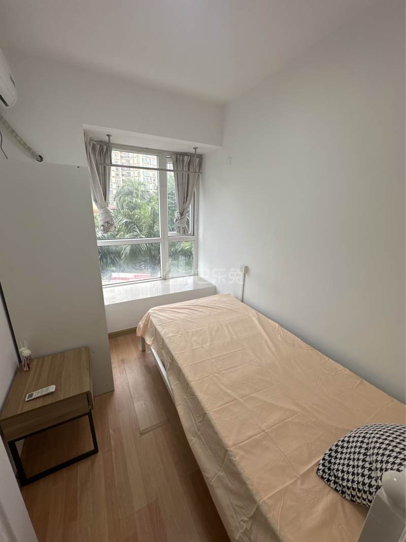 前海花园三期15346476卧室图0