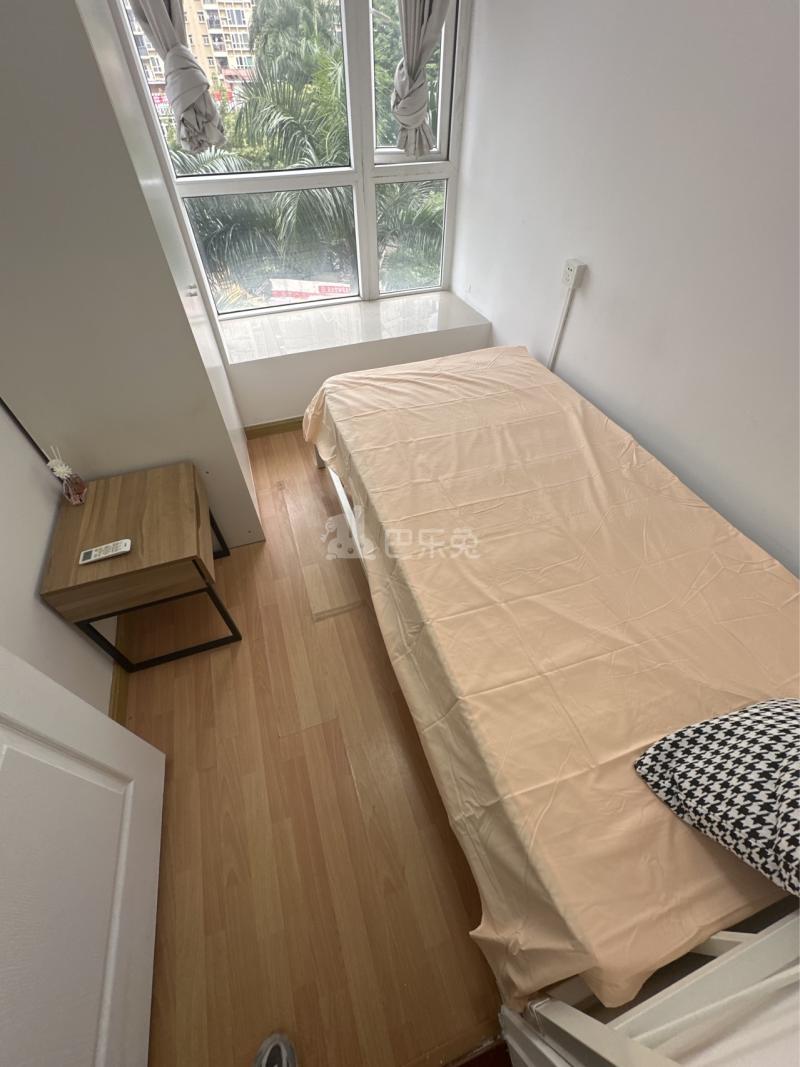 前海花园三期15346476卧室图3