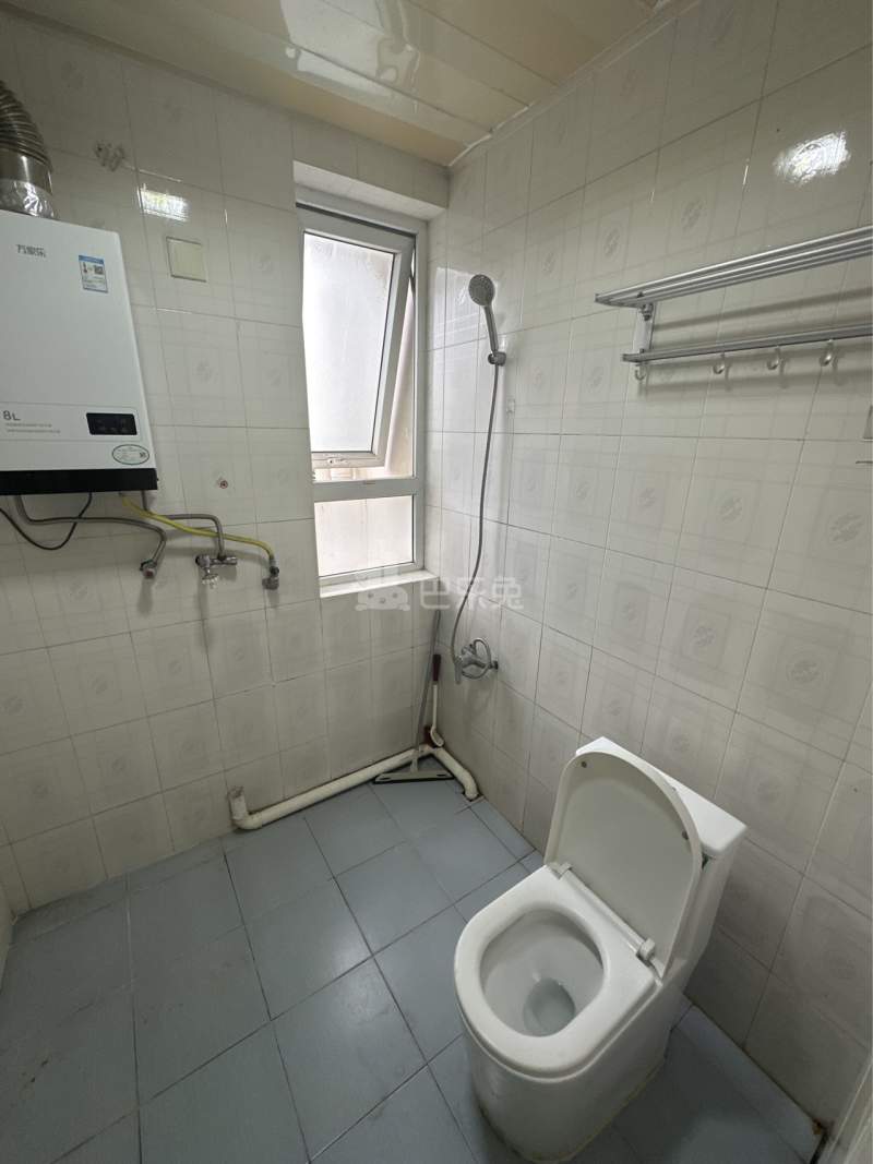 前海花园三期15346479卫生间图8