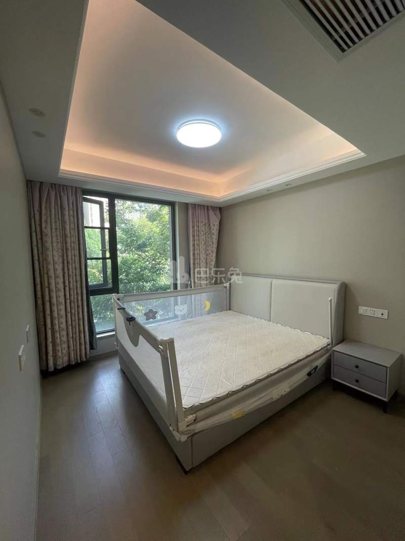 国开东方凤凰台15351352卧室图1