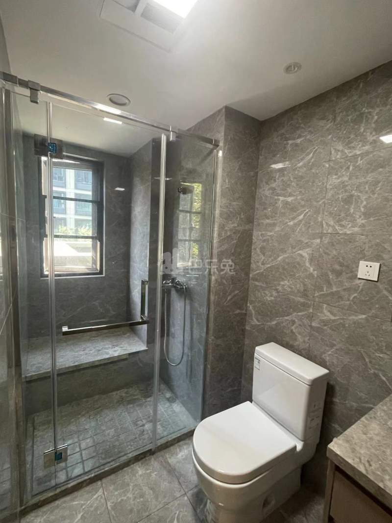 国开东方凤凰台15351352卫生间图5