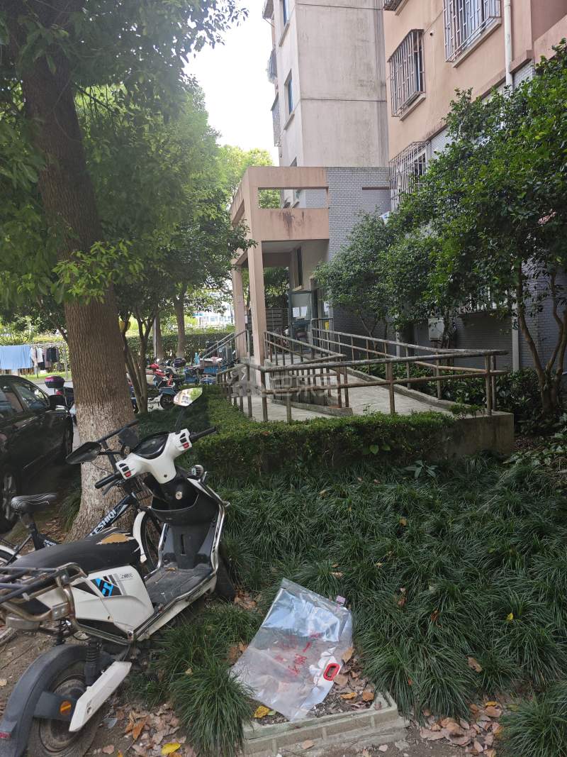 龙博公寓18422402周边环境图0