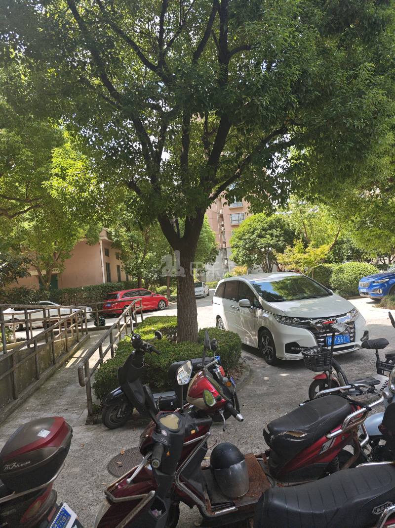 龙博公寓18422402周边环境图2