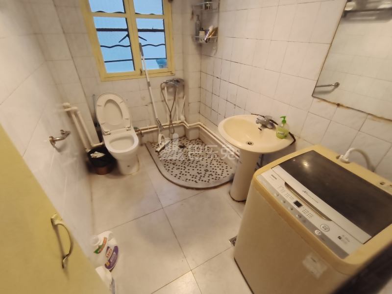 罗城小区15558220卫生间图4