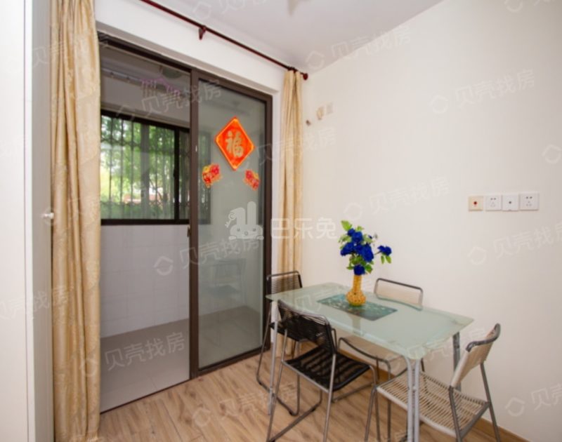 和龙路55弄小区15594391卧室图2