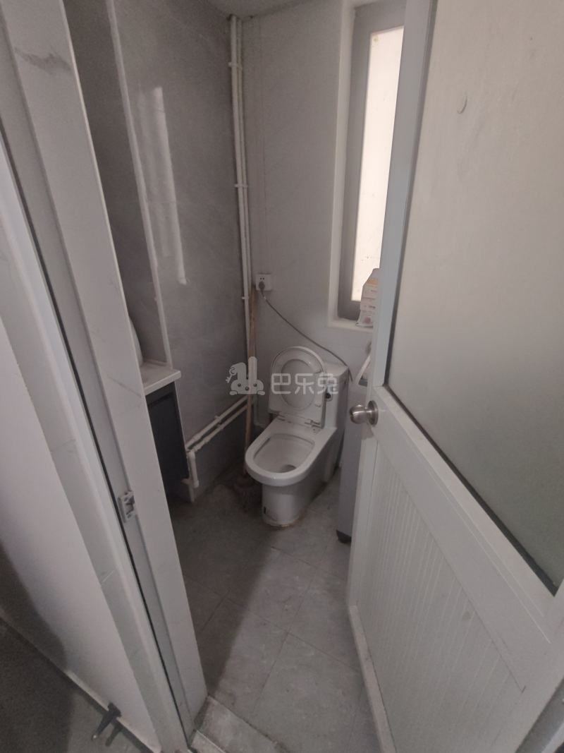 天晋小区15594741卫生间图6