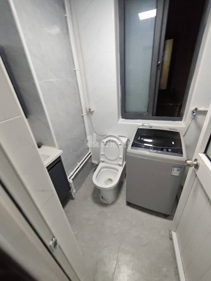 天晋小区15594741卫生间图7