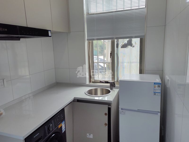 西岑村15631396卧室窗户图10