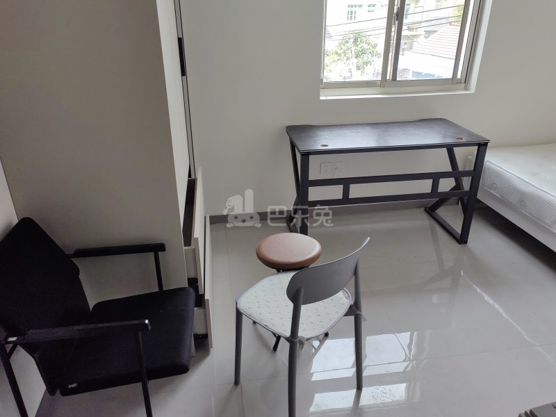 西岑村15631401客厅图4