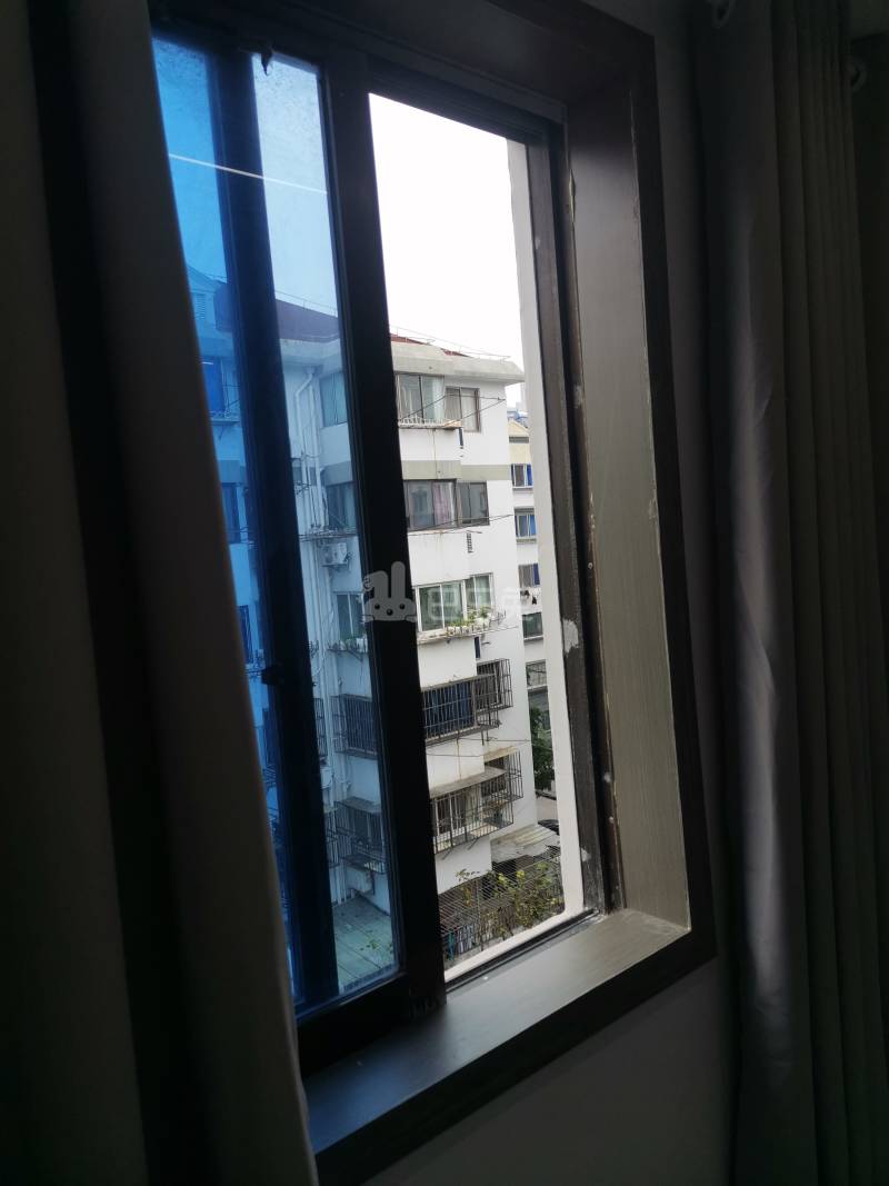 育秀四区15706059卧室窗户图7