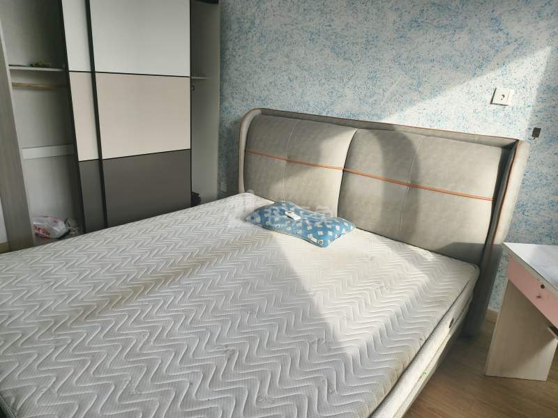 绿地U时代15726276卧室图2