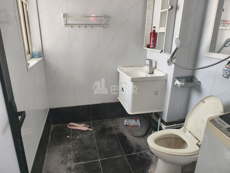 绿地U时代15726276卫生间图7