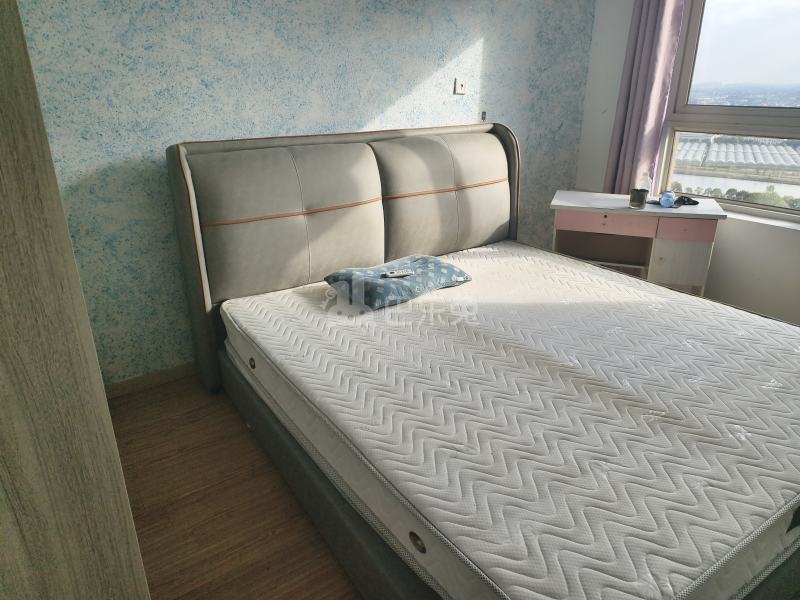 绿地U时代15726276卧室图1