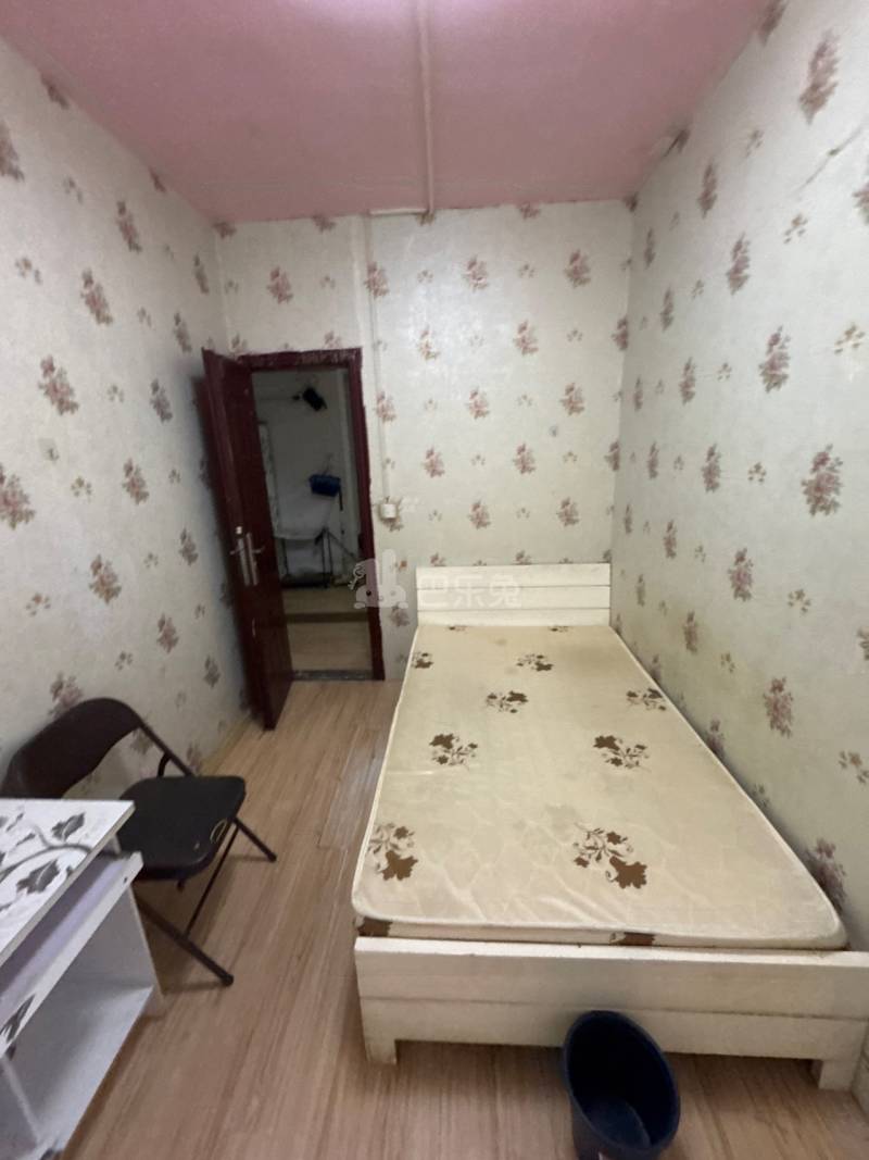 明月嘉苑三区15742687卧室图1