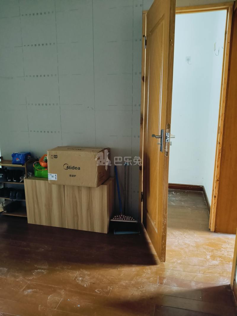 华泾四村13866666客厅图6