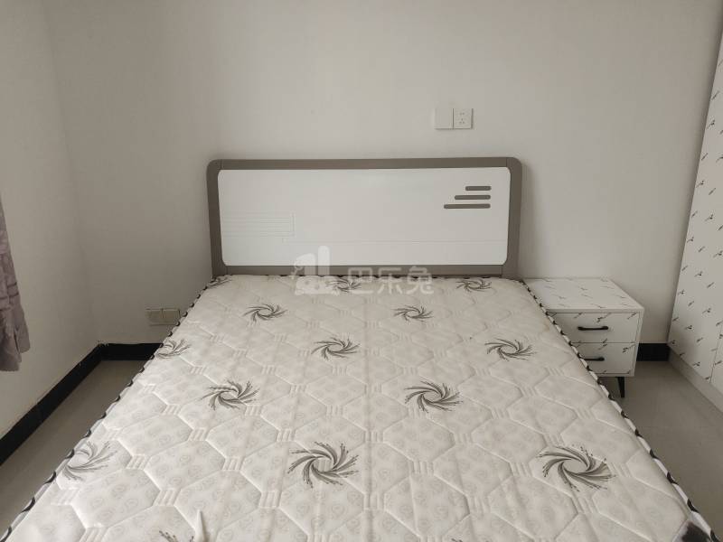 新苗村薄家宅（民房）15895937卧室图0