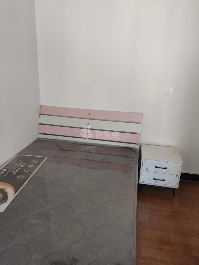 新苗村薄家宅（民房）15895944卧室图0