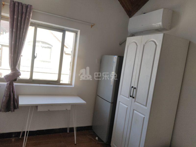 新苗村薄家宅（民房）15895944客厅图1