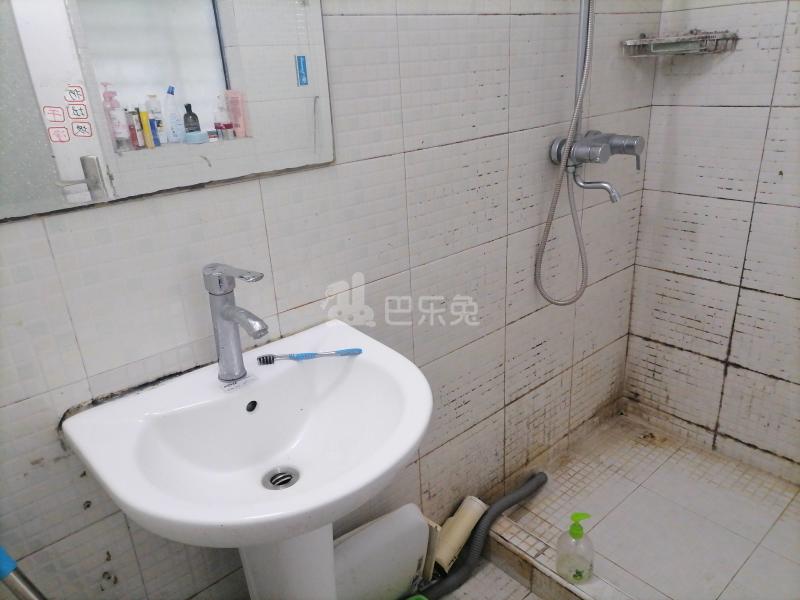 宝宸共和家园南区663427卫生间图7