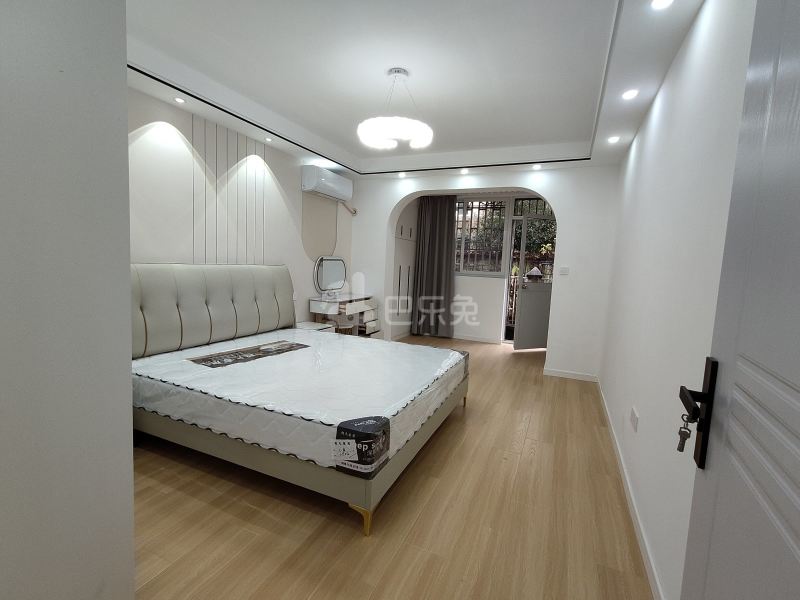 万峰小区一期16006523卧室图1