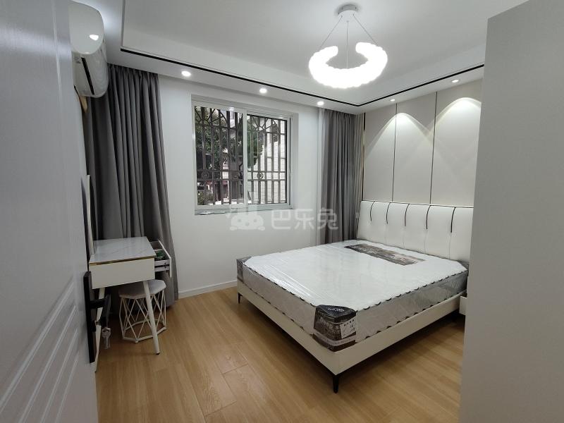 万峰小区一期16006523卧室图2