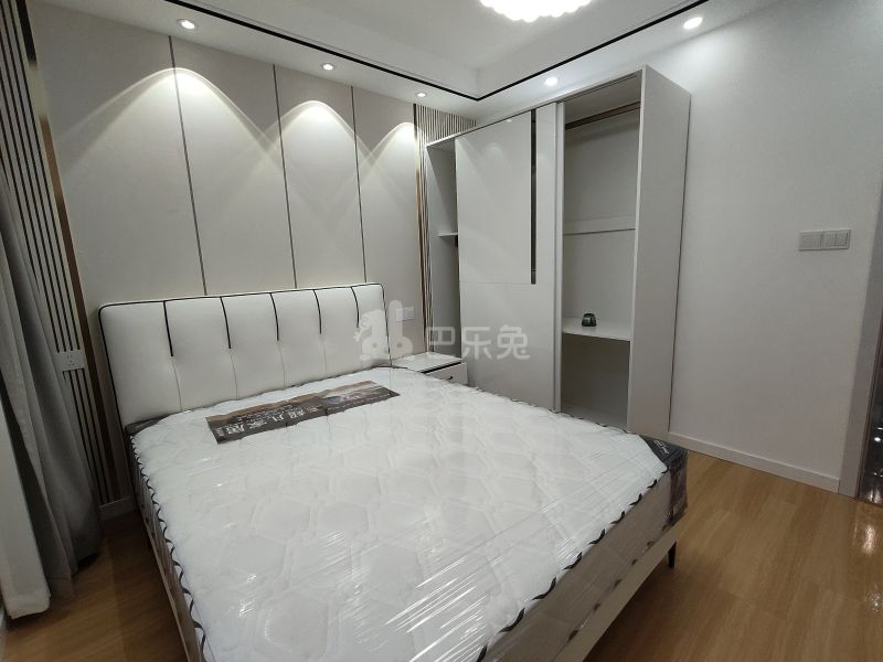 万峰小区一期16006523卧室图3
