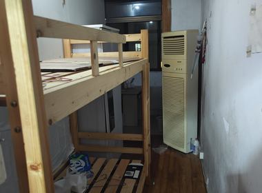 华利公寓 3室1厅1卫