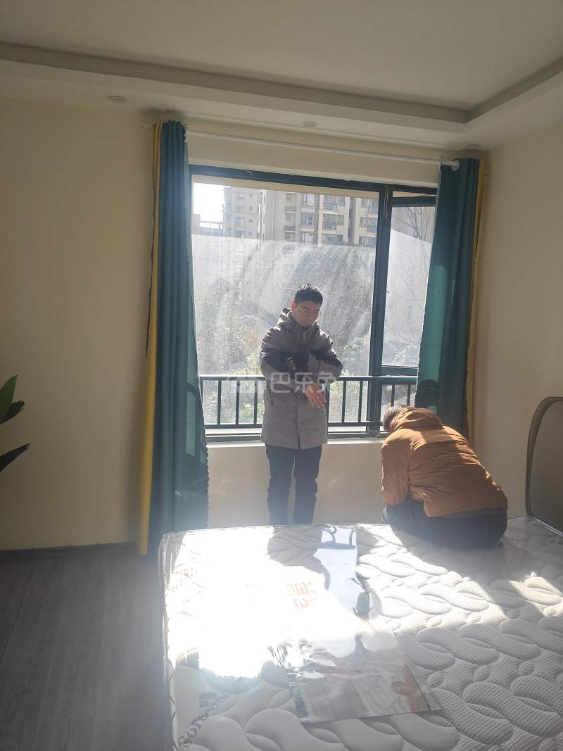 莱顿小城怡林花园16082274卧室窗户图15