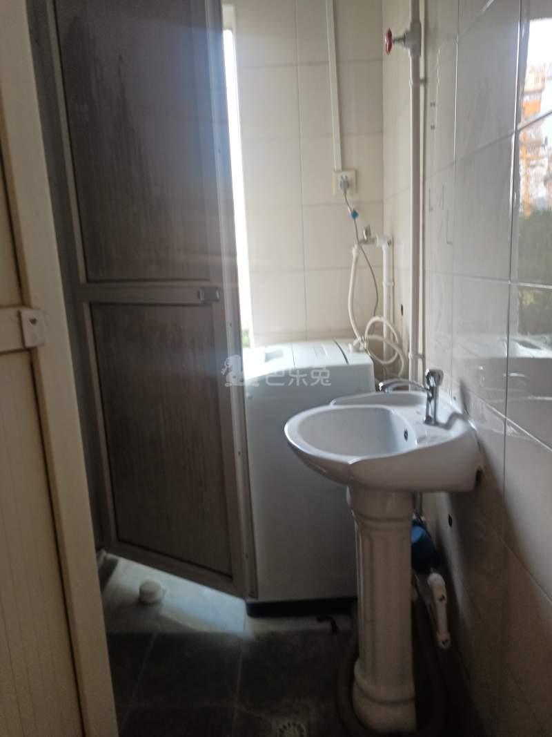 宝通公寓16105663卫生间图8