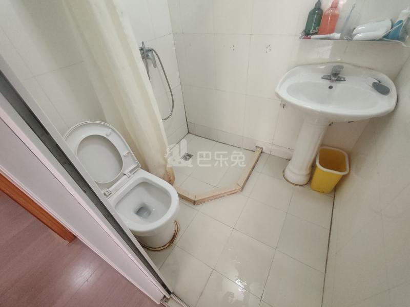 长阳新苑16159327卫生间图7