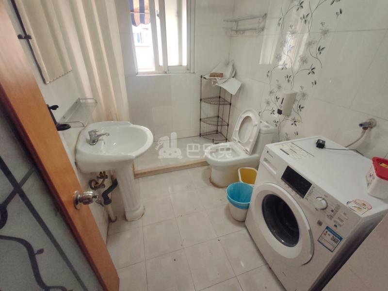 长阳新苑16159327卫生间图6