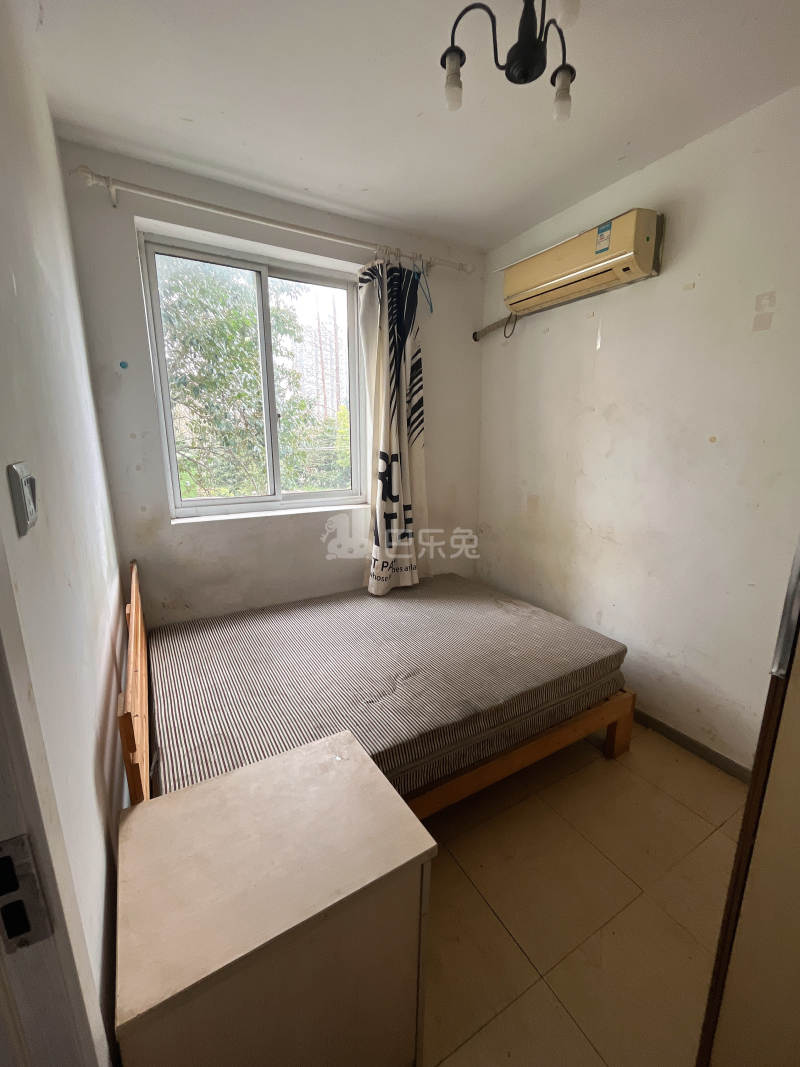 杨新路80弄小区16291136卧室图0