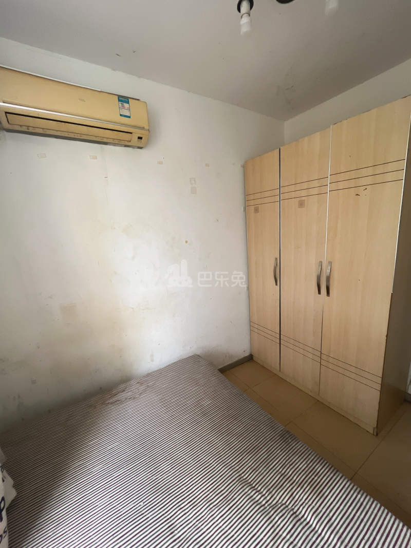 杨新路80弄小区16291136卧室图3