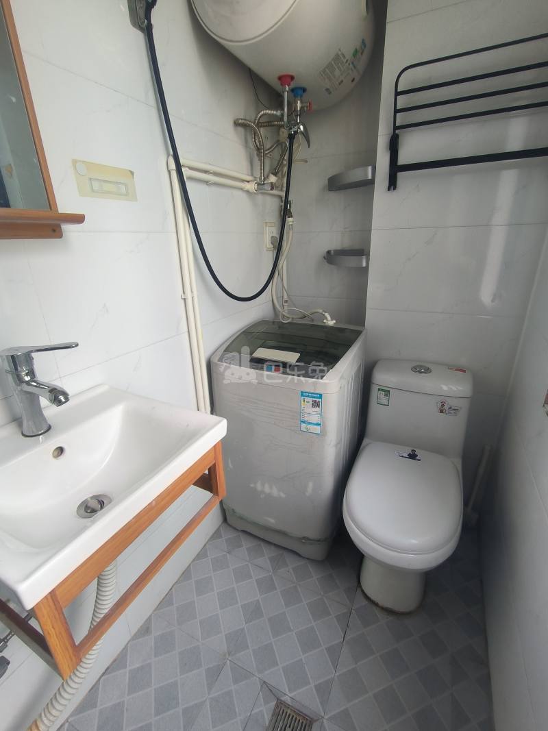 畈里张公寓16820226卫生间图5