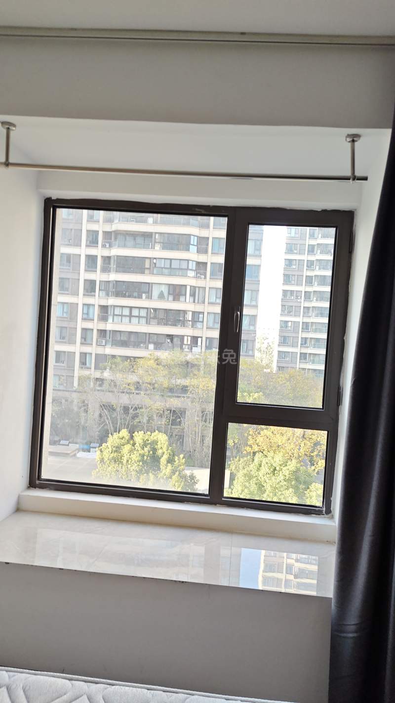 青浦绿地中心柏源晶舍16873599卧室窗户图11