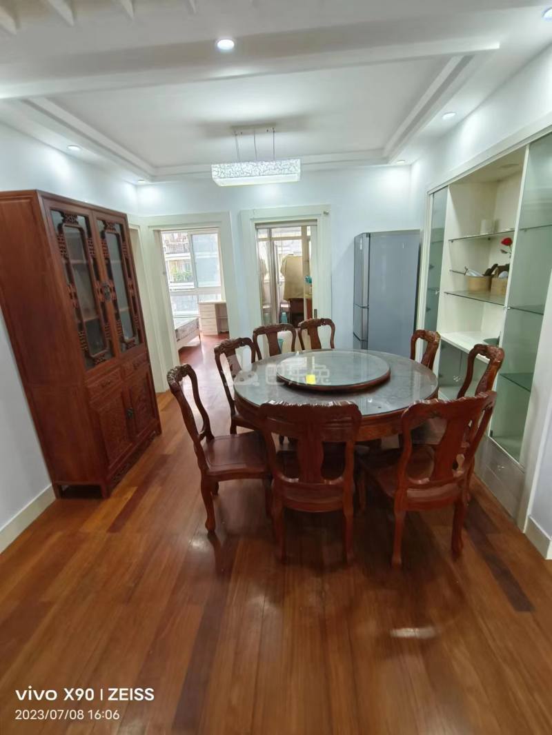 宇泰公寓1688038客厅图5