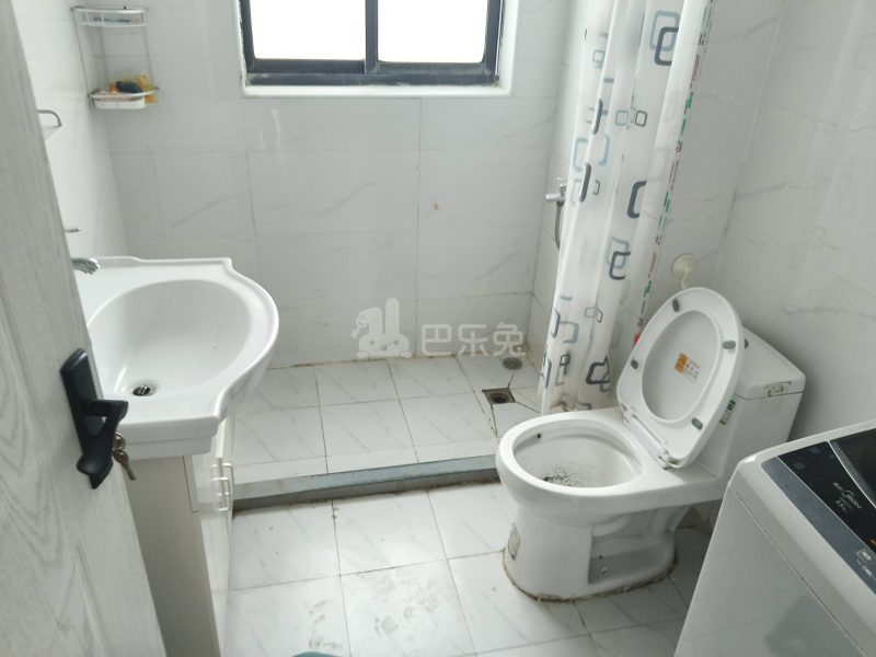 菊泉新城爱建顾园西区1689591卫生间图4